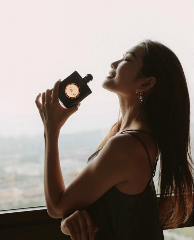 范思哲哪款香水适合女性(送女生香水你避不开5个选择)(6)