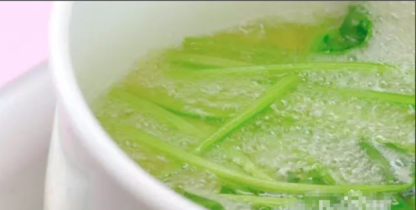 衣服隔年黄渍小妙招,衣服上的黄渍用什么办法可以洗掉图8