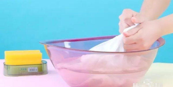 衣服隔年黄渍小妙招,衣服上的黄渍用什么办法可以洗掉图11