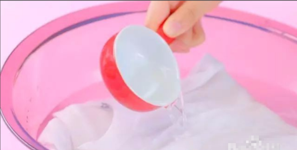 衣服隔年黄渍小妙招,衣服上的黄渍用什么办法可以洗掉图5