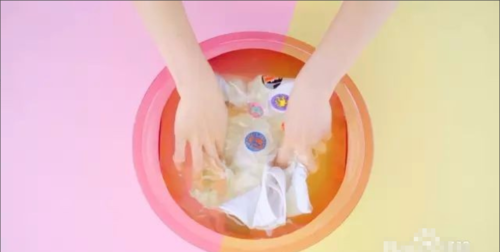 衣服隔年黄渍小妙招,衣服上的黄渍用什么办法可以洗掉