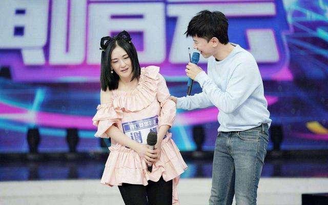 谢娜带女儿玩耍被网友偶遇？谢娜回应：是别人家的孩子！