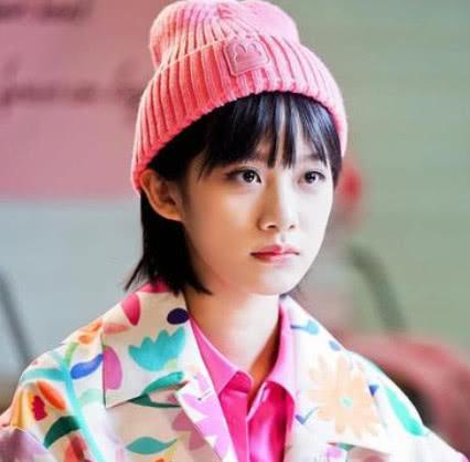 李婷婷的腿是有多细？看她穿上溜冰鞋就懂了，网友：你怕是要上天