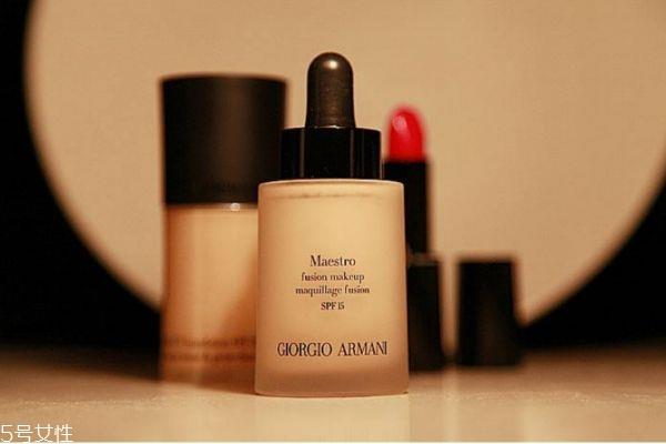 如何挑选适合的粉底液 教你打粉底的秘诀