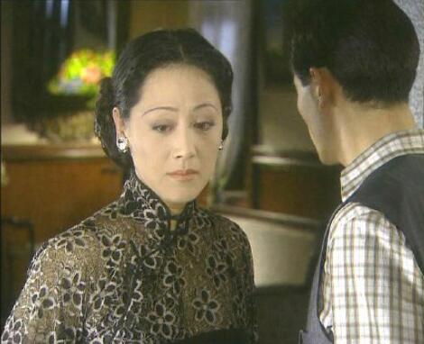 王姬版电视剧雷雨吻戏第八集吗