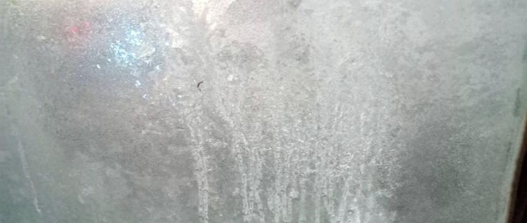 北方冬季阳台窗户结冰怎么解决