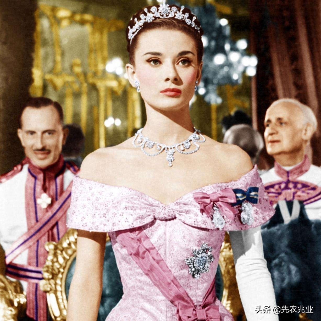 奥黛丽·赫本(百年来最伟大的女演员),最经典的20张照片