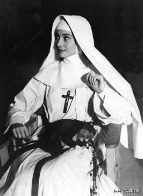 奥黛丽·赫本(百年来最伟大的女演员),最经典的20张照片