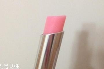 唇膏能让睫毛变长吗？润唇膏涂睫毛会增长吗？