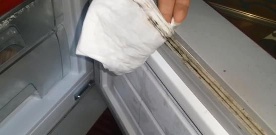 冰箱表面脏了怎么清洗