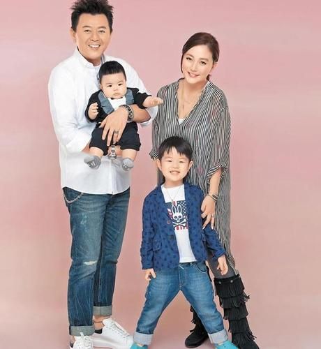 庹宗康结婚孙鹏没去(庹宗康结婚记者会)-第1张图片-