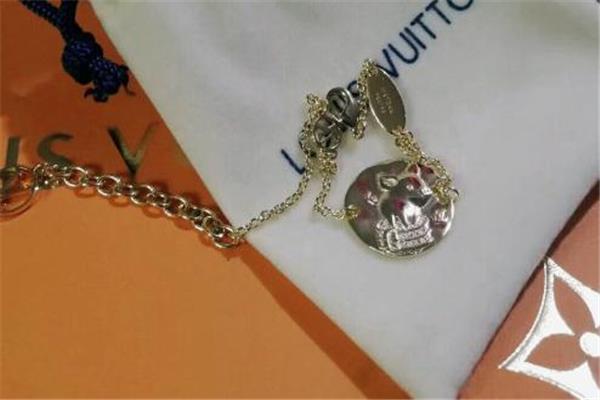 lv猪年限定手链多少钱 本命年礼物最佳选择
