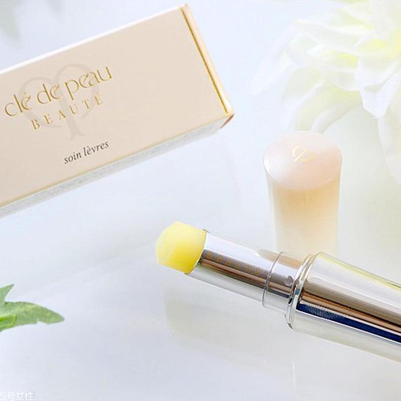 cpb精纯修护唇膏好用吗？不粘腻不泛油