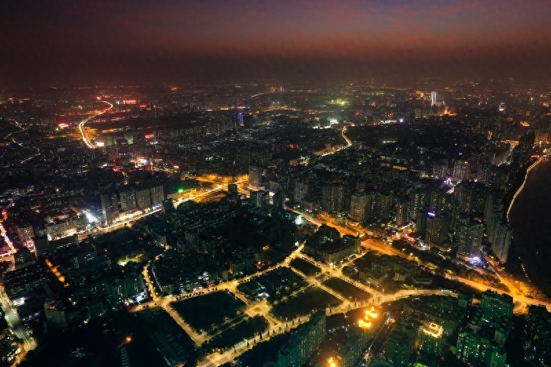 广州塔摩天轮，世界最高摩天轮，由16个