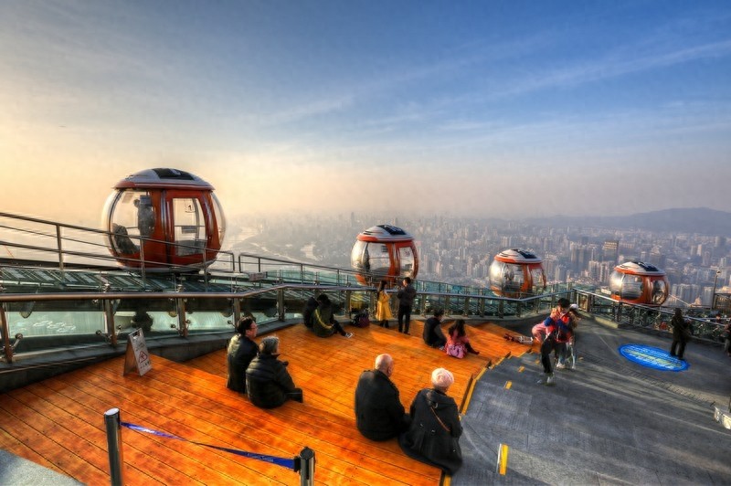 广州塔摩天轮，世界最高摩天轮，由16个