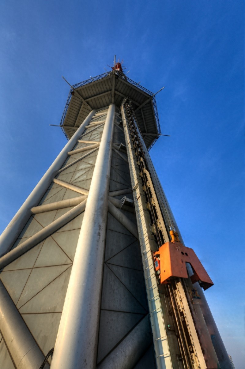 广州塔摩天轮，世界最高摩天轮，由16个