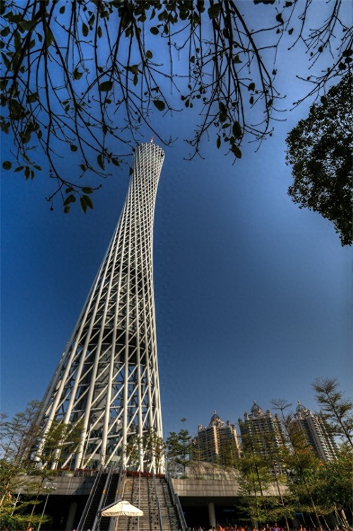 广州塔摩天轮，世界最高摩天轮，由16个