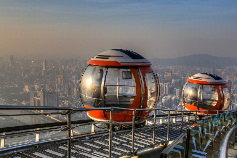 广州塔摩天轮，世界最高摩天轮，由16个