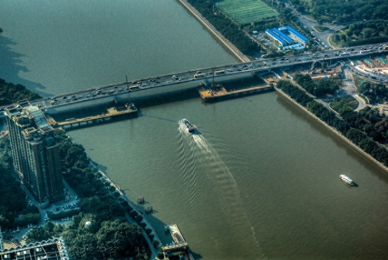 广州塔摩天轮，世界最高摩天轮，由16个