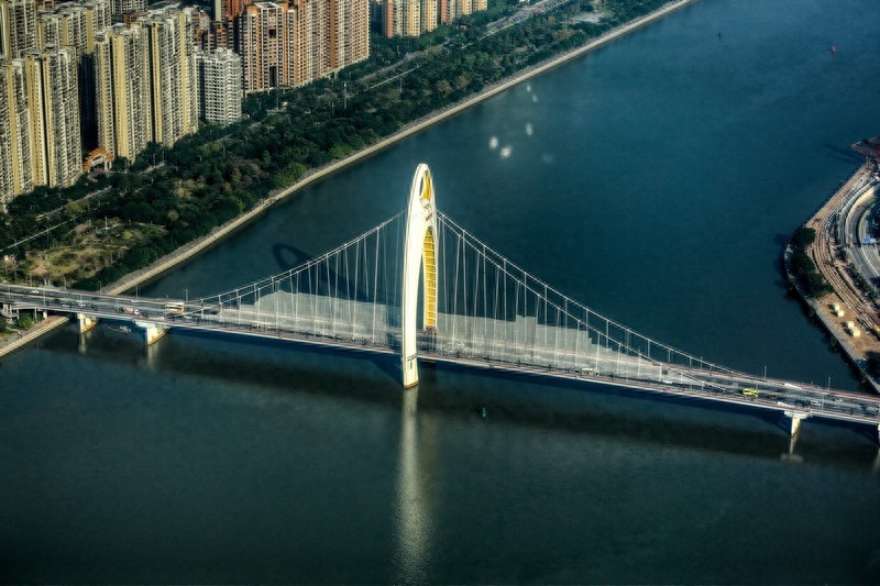 广州塔摩天轮，世界最高摩天轮，由16个