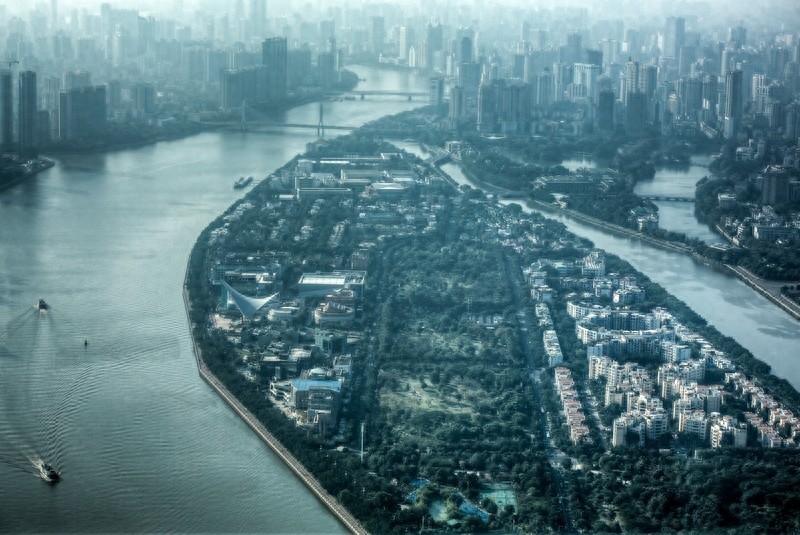 广州塔摩天轮，世界最高摩天轮，由16个