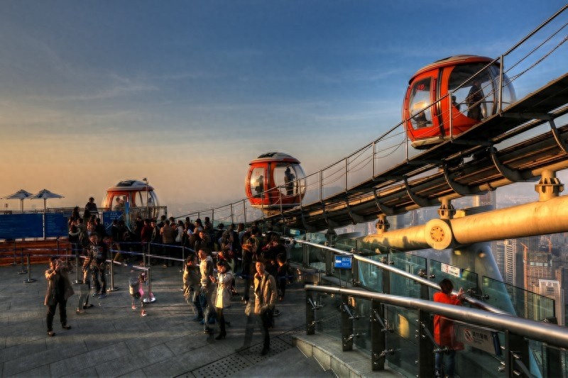 广州塔摩天轮，世界最高摩天轮，由16个