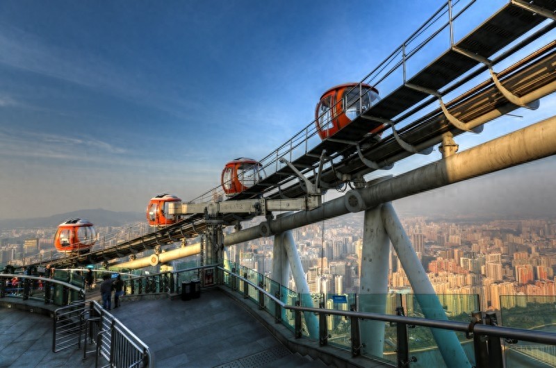 广州塔摩天轮，世界最高摩天轮，由16个