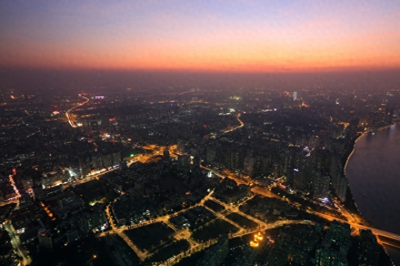 广州塔摩天轮，世界最高摩天轮，由16个