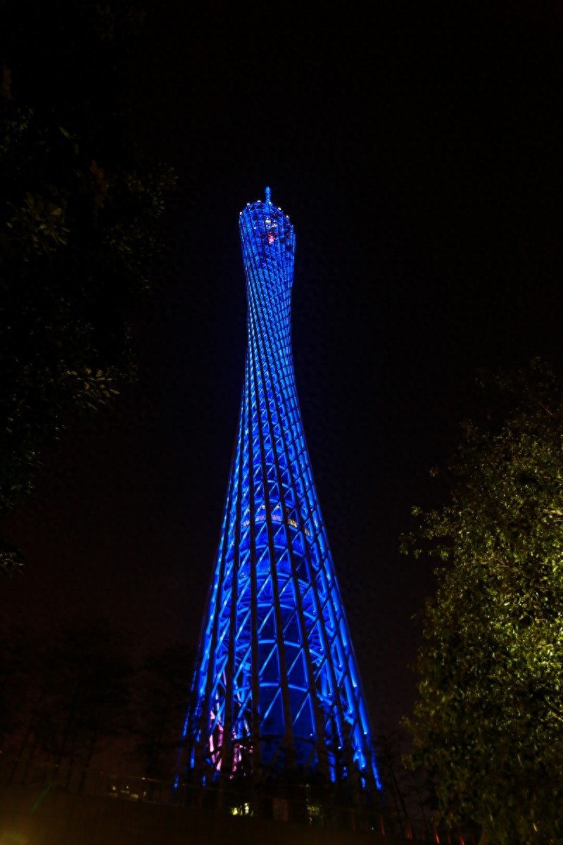 广州塔摩天轮，世界最高摩天轮，由16个