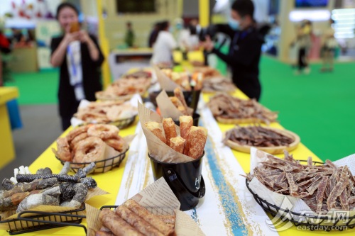 亚洲宠物展上海开幕 快来膜拜各路萌宠神兽