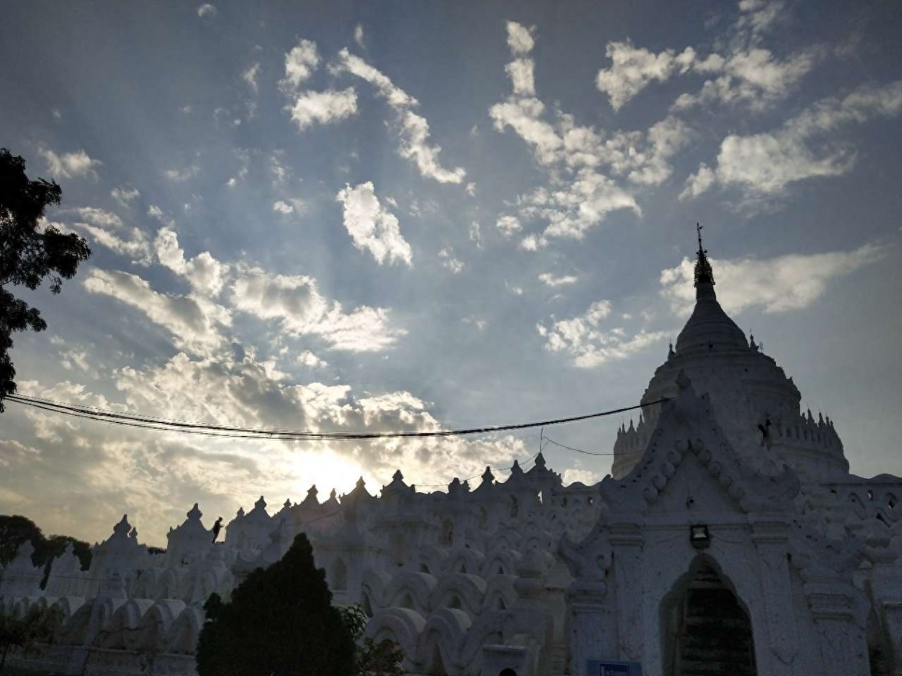 被列为联合国世界文化遗产曼德勒，可看的古迹很多