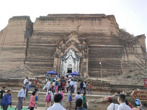 被列为联合国世界文化遗产曼德勒，可看的古迹很多