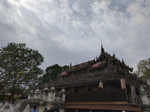 被列为联合国世界文化遗产曼德勒，可看的古迹很多