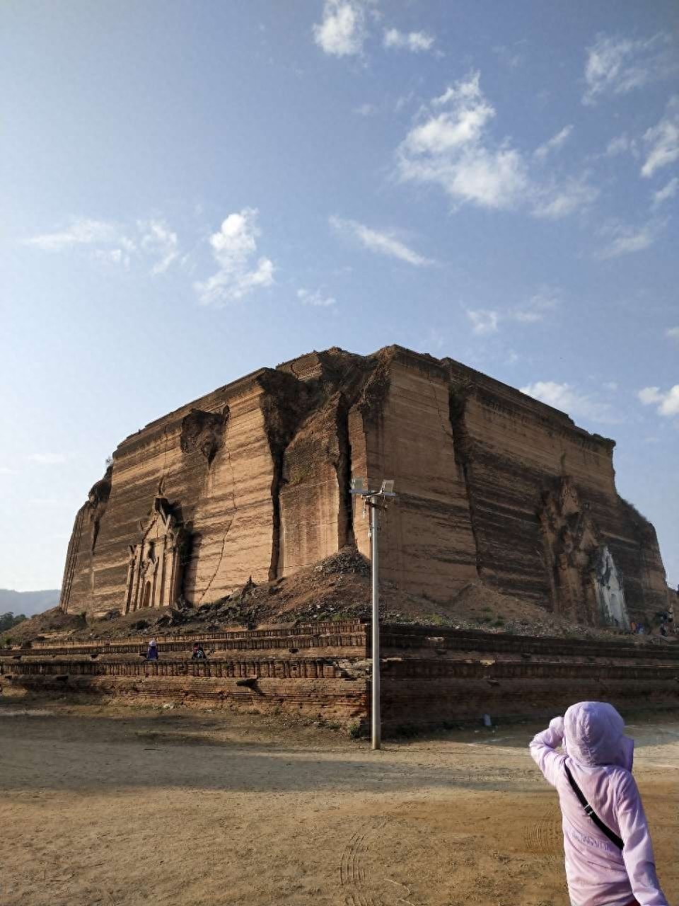 被列为联合国世界文化遗产曼德勒，可看的古迹很多