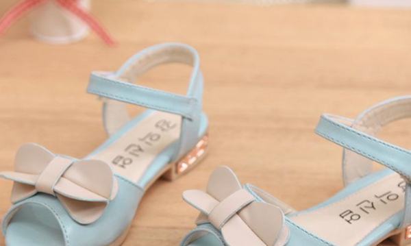 凉鞋有臭味怎样去除,凉拖鞋发臭怎么快速去除什么材质的凉拖鞋不易发臭图3