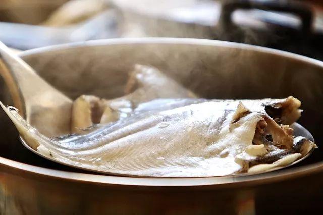 微波清蒸鱼的正确做法（3分钟就能做出至鲜的清蒸鱼）(6)