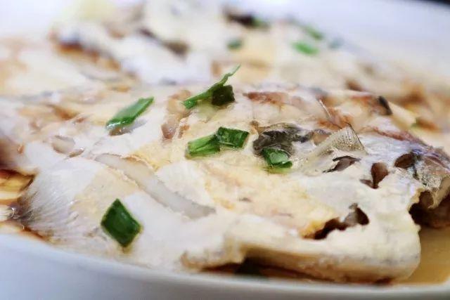 微波清蒸鱼的正确做法（3分钟就能做出至鲜的清蒸鱼）(12)