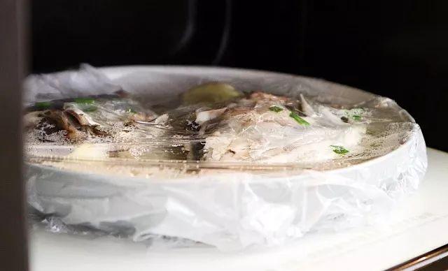 微波清蒸鱼的正确做法（3分钟就能做出至鲜的清蒸鱼）(11)