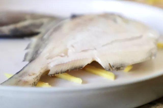 微波清蒸鱼的正确做法（3分钟就能做出至鲜的清蒸鱼）(9)