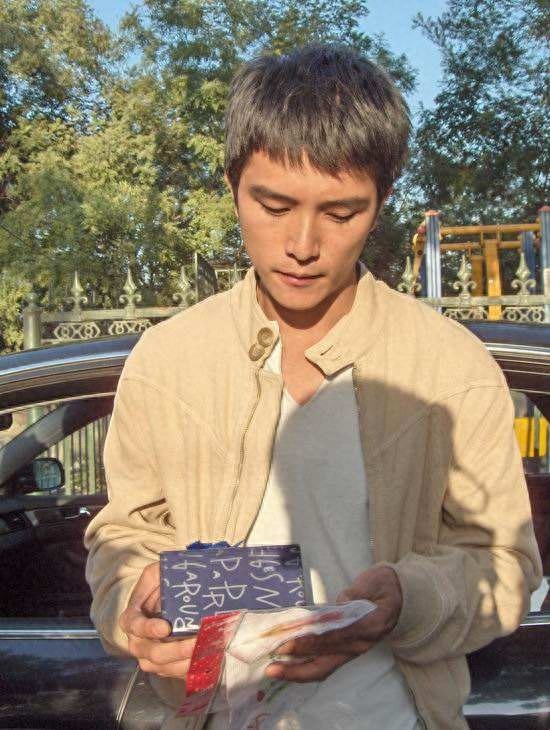 邱泽：演过配角，拿过影帝，却因感情被骂