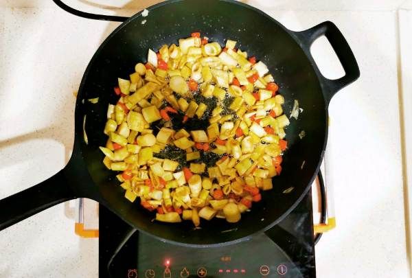 怎么炒辣椒好吃,先炒辣椒辣还是后炒辣椒辣图13