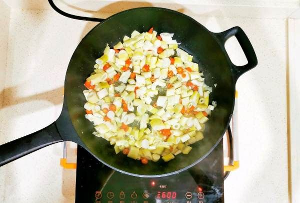 怎么炒辣椒好吃,先炒辣椒辣还是后炒辣椒辣图10