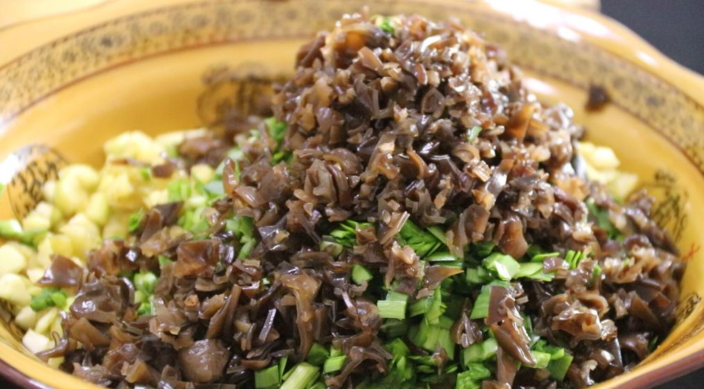 茄子馅饺子的做法（分享给你包饺子的小窍门）