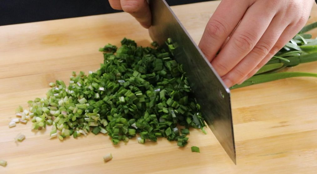 茄子馅饺子的做法（分享给你包饺子的小窍门）