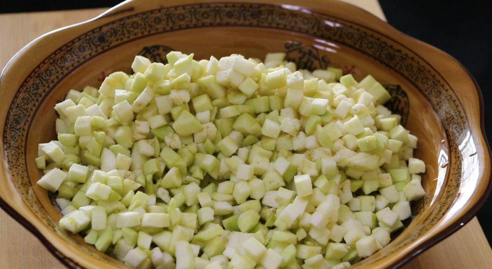 茄子馅饺子的做法（分享给你包饺子的小窍门）