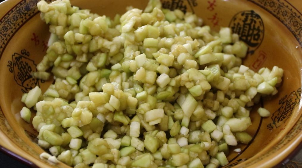 茄子馅饺子的做法（分享给你包饺子的小窍门）