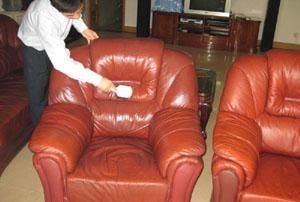 拉杆箱内被油渍污染如何处理干净