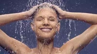 正确的洗澡顺序，正确科学的洗澡顺序，这些危害健康的洗澡行为最好别有？图3