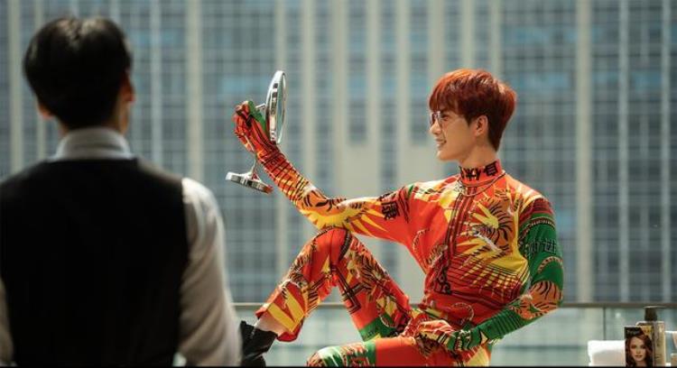 黑帮少爷爱上我就是桶哥的时装周3集换了9套衣服