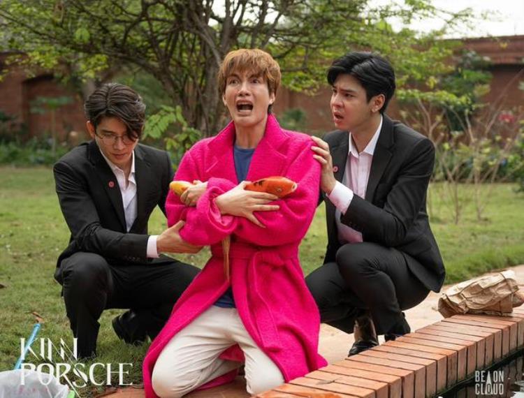 黑帮少爷爱上我就是桶哥的时装周3集换了9套衣服